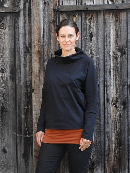 Fledermaus Shirt No.2 mit Rollkragen, Langarm und weitem Unterarm, aus Baumwolljersey