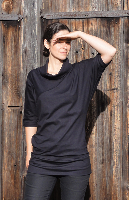 Fledermaus Shirt No.2 mit Rollkragen, Kurzarm und Bund, aus Baumwolljersey