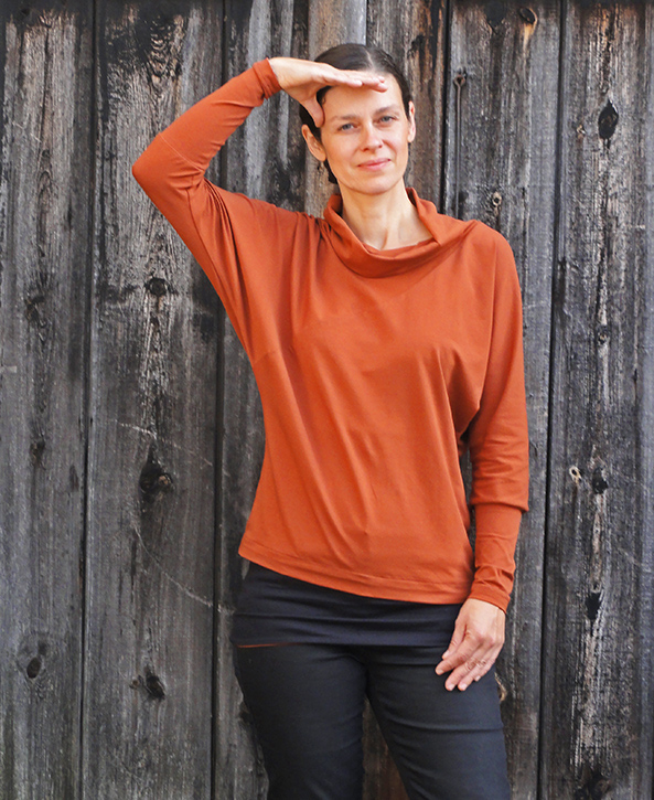 Fledermaus Shirt No.2 mit Rollkragen, Langarm und engem Unterarm, aus Baumwolljersey