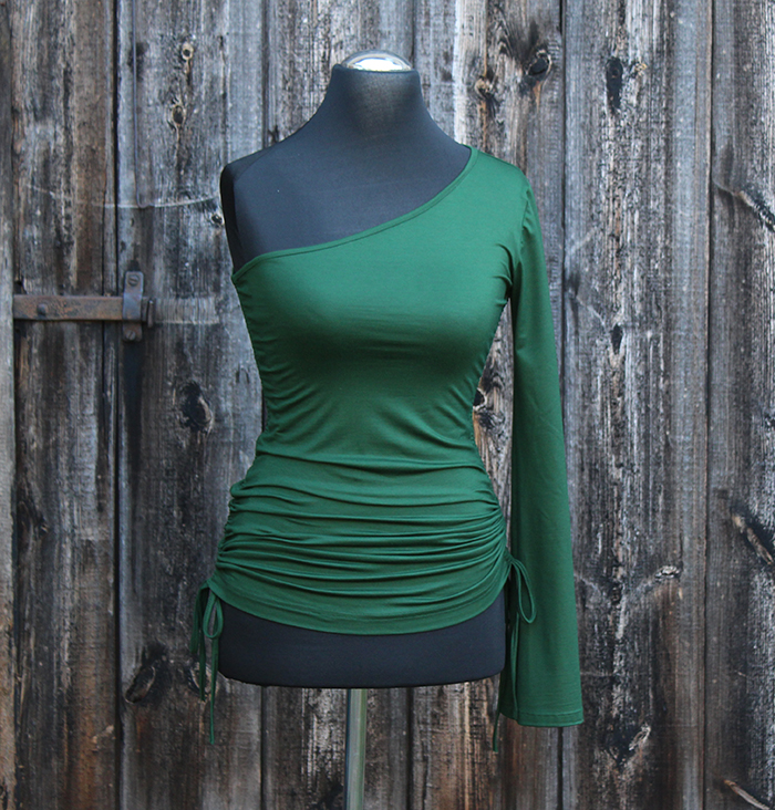 Raffbares One-Shoulder Shirt Trompetenarm No.2